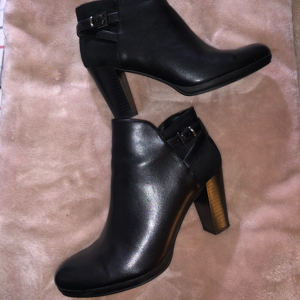 Boot - Picture 2 of 4